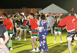 総踊りに子どもたちも参加しました